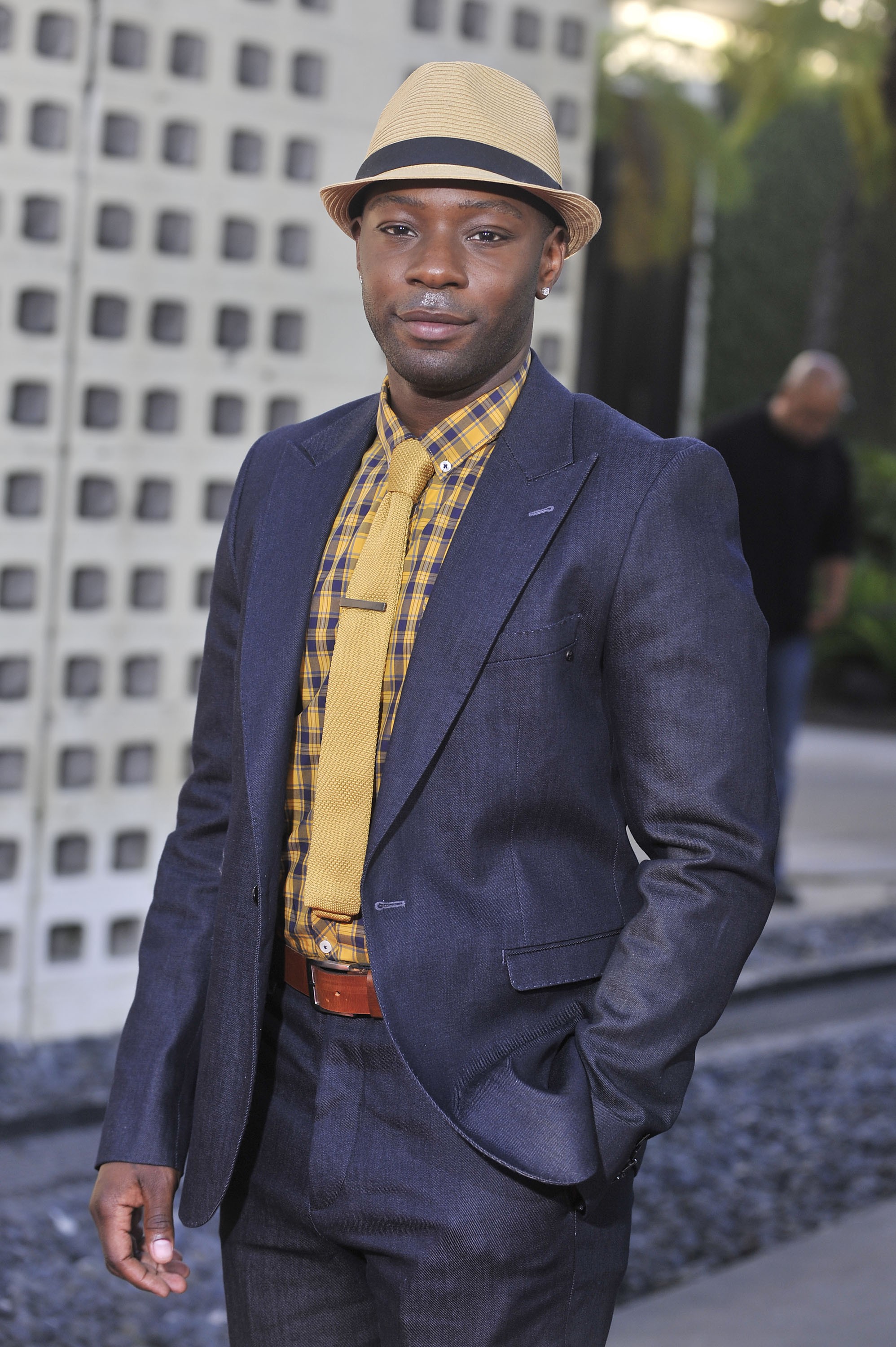 How tall is Nelsan Ellis?